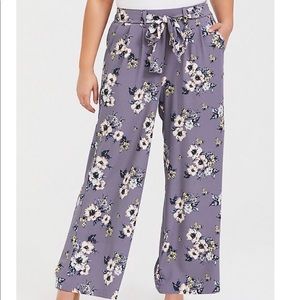Torrid gray, floral pants, Size 1 NWT